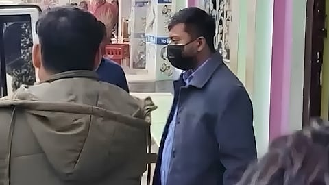 Golam Nabi Azad, son of Janata Unnayan Party (JUP) founder Humayun Kabir, has been detained by Murshidabad Police for allegedly assaulting Humayun Kabir’s PSO.