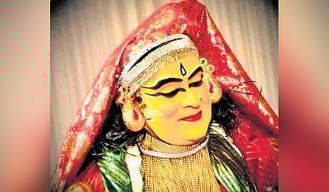 Kalamandalam Vijayakumar performing as a female character