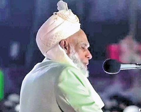 Samastha Kerala Jem-Iyyathul Ulama president Syed Muhammad Jiffiri Muthukoya Thangal on Sunday urged the Karnataka government to implement development projects only after ensuring the rehabilitation of the evicted people.