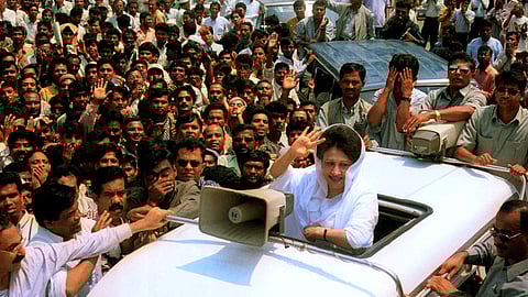 Khaleda Zia, Bangladeshi opposition leader and former prime minister, waves at the start of a 400-kilometer protest march from Dhaka to the northern village of Dinajpur, May 16, 1999.