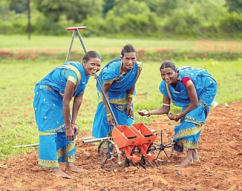 Women Farmers: Custodians of agri
heritage and agrobiodiversity