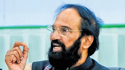 Uttam began his presentation by dismantling what he called the BRS’ “baseless” and “cruel myth” of 90% completion of the PRLIS.