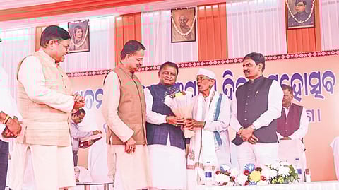 Chief Minister Mohan Charan Majhi honouring veteran freedom fighter Bimbadhar Muduli on the occasion of 39th death anniversary of Dr Harekrushna Mahatab