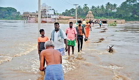 Sudden flash floods following heavy rain partially submerged the Kurukkuthurai Murugan Temple on the banks of the Thamirabarani in Tirunelveli.
