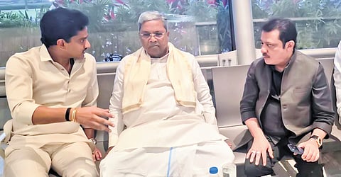 Ballari District in-charge Minister Zameer Ahmed Khan and MLA Nara Bharath Reddy meet Chief Minister Siddaramaiah at Torangallu Airport on Saturday, and brief him on the Ballari clash.