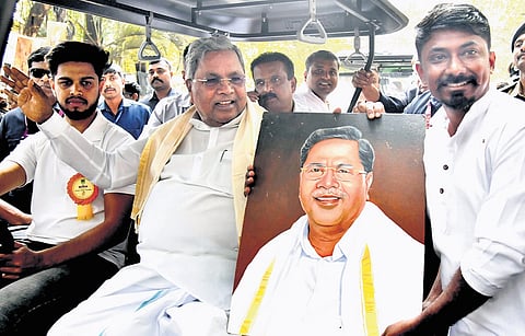 Chief Minister Siddaramaiah gets his portrait during the inauguration of Chitra Santhe at Chitrakala Parishath on Sunday