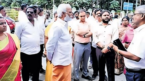 Minister PK Sekarbabu inspecting
the dialysis centre which is under
construction in Kolathur.