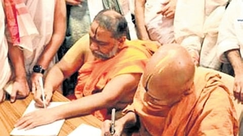 Seers of Uttaradi mutt and Mantralaya Raghavendra Swamy mutt sign an agreement on Saturday