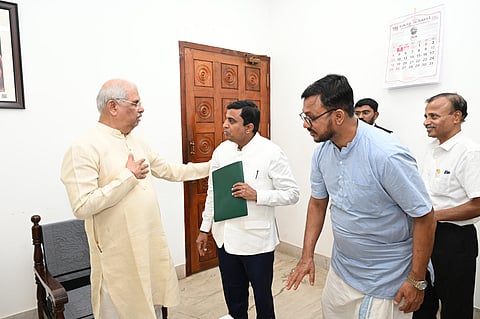 KBADA secretary Prakash V. Mattihalli and members meet Kerala governor Rajendra Vishwanath Arlekaron Wednesday.