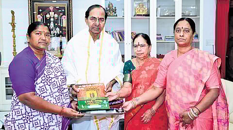 Ministers Seethakka and Konda Surekha extends the Medaram Jatara invites to Former Chief Minister KCR at his farm house in Erravalli