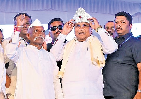 Chief Minister Siddaramaiah being felicitated at a function in Vijayapura on Friday