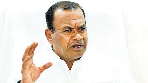 R&B Minister Komatireddy Venkat Reddy.