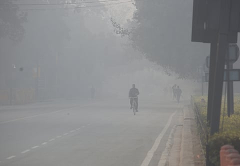 Delhi shivers as IMD warns of cold wave, AQI remains poor
