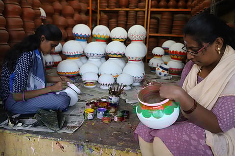 At Chunkankadai, known as the pottery hub of Kanniyakumari district, potters under the Ponmalai Thirumalai Cooperative Cottage Industrial Society have been involved in the trade since the 1970s.
