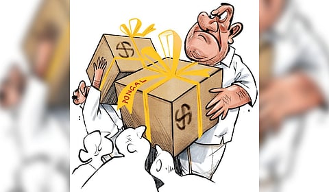 Over the past two days, scenes of residents approaching to collect gift boxes and cadres moving from door to door have become the new normal across several wards.