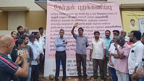 People of Pattanam village Panchayat in Coimbatore district stagged protest on Sunday demanding to settle drinking water supply issues.