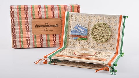 Every artwork was specially designed with careful attention to the seasonal availability of raw materials and the distinct handicraft traditions of each state.