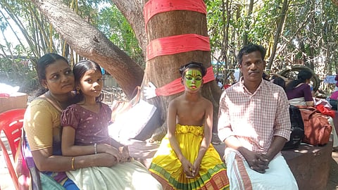 As he performed on stage, his father, mother, and younger sister stood by, tears in their eyes, sharing the memory of their beloved.