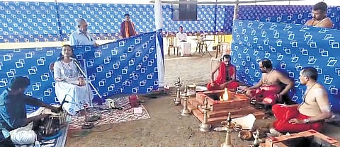Devata Vandanam ritual at Mahamagha Mahotsavam.