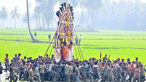 The Revenue and Endowment Departments are making arrangements for Prabhala Theertham on January 16 to accommodate devotees.