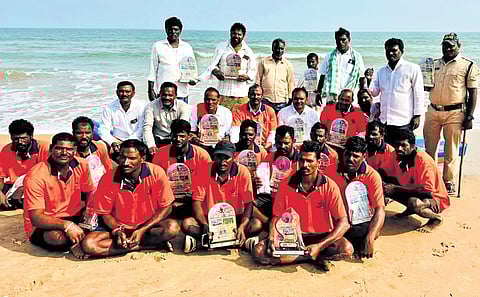 Sriram Multi Super Specialty Hospital Head Chapala Vamsikrishna presented prizes to the winners.