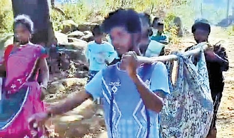 Residents of Vanakabadi shifting the toddy victims in Doli to Kurupam hospital in Manyam district.