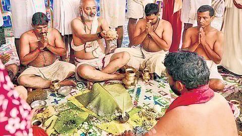 Pithruyanam ritual held as part of the Mahamagha Mahotsavam