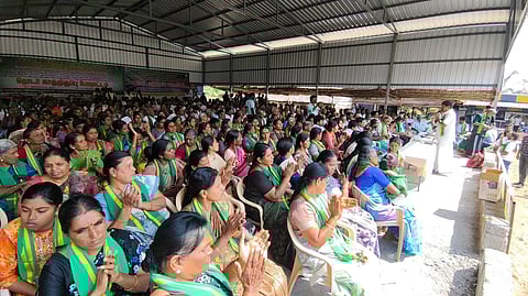 More than a thousand farmers, including women, participated in a one day hunger strike in Tiruppur on Sunday, demanding the immediate release of Easan Murugasamy, the founder of the Tamilaga Vivasayigal Pathukappu Sangam, and other poultry farmers.