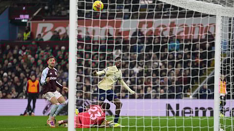Everton's Thierno Barry scores his side's first goal during the EPL soccer match between Aston Villa and Everton in Birmingham, Sunday, Jan. 18, 2026.