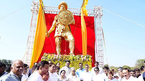 Chief Minister Siddaramaiah unveiled Krantiveer Sangolli Rayanna's statue in Nandgad.
