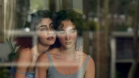 Cinema Without Borders: Ties That Strangle—Mal Viver