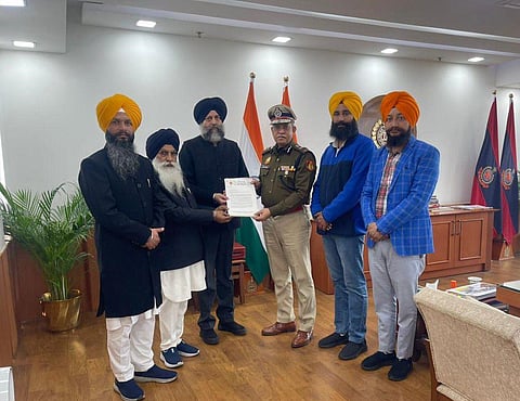 The delegation submitted a memorandum to the Police Commissioner in which the SGPC alleged that on January 6, former Delhi Chief Minister and Leader of Opposition Atishi used objectionable words against Sikh Gurus inside the Delhi Vidhan Sabha.
