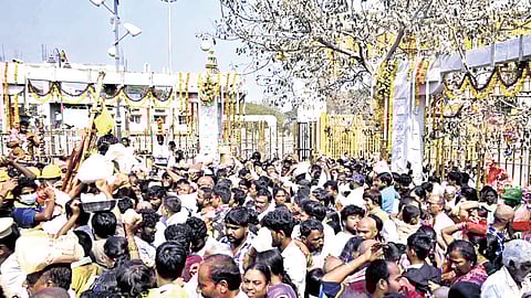 A large number of devotees visit Sammakka Saralamma jatara on Wednesday.