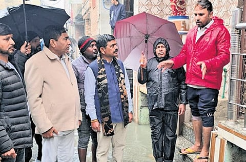 MP Yogendra Chandolia inspected Kirari area on Friday