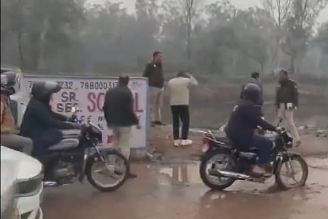 A cab driver informed that at the Kakrola Ganda Nala picket that two bodies, one male and one female, are lying in the nala.