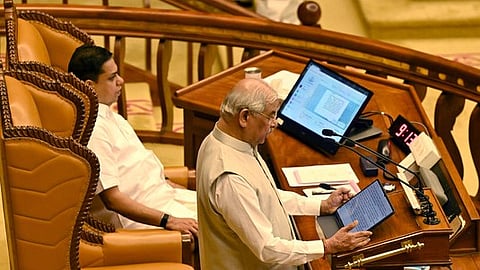 Governor Rajendra Arlekar addressing the Kerala Legislative Assembly, Speaker A N Shamseer looks on.
