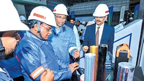 CM Mohan Charan Majhi with Hindalco Industries Ltd MD Satish Pai at the aluminium major’s facility in Lapanga