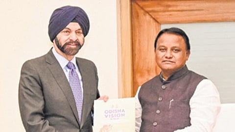 CM Mohan Charan Majhi handing over a copy of Odisha Vision Document to World Bank president Ajay Banga