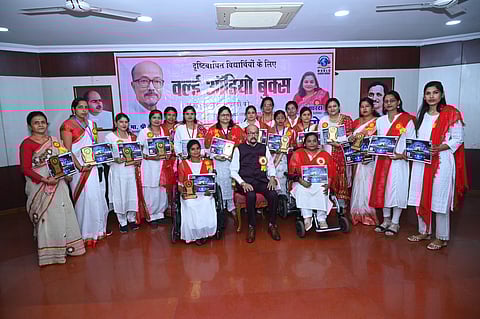 The released Braille titles, “Divyang Mahilaon Ki Safalta Ki Kahani” and “Chhattisgarh Ke Veer,” were authored by educators K. Sharda and Preeti Shandilya.