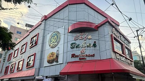 Sharing tables at Café Bahar