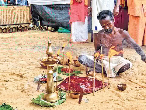 Acharyan Paraykkal Pradeep Paniya leading ‘Muthanum Muthikkum’ pooja