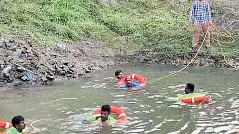 The girls were pulled out of the well by fire and rescue personnel, and taken to Kalavai Government Hospital where doctors declared them dead.