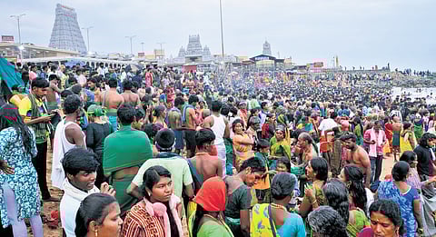 Thousands of devotees thronged the Tiruchendur Subramaniaswamy temple in Thoothukudi on Sunday