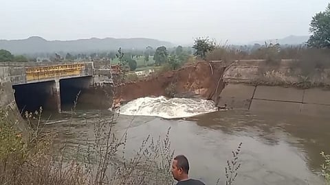 The damage to the embankment near Sagda-Jhapni village triggered panic in the affected area as water gushed into farmlands.