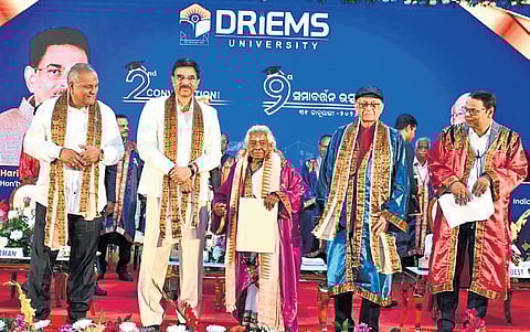 Governor Hari Babu and other dignitaries with Padma Shri Tulasi Munda at the event.