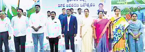 Cultural programmes performed by students and local artists enthralled the audience.