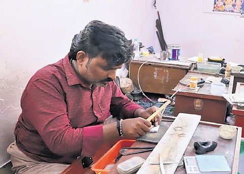 As gold prices soar, hammers fall silent in Tamil Nadu’s goldsmith workshops