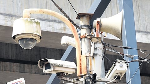 Non-functional surveillance cameras at a traffic signal in Kochi