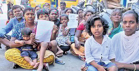 The protesting pavement dwellers submitted a petition to the GCC