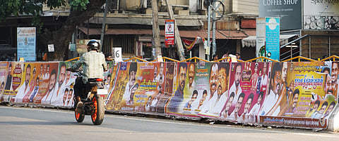 A similar situation prevails at several public walls and even on the pillars of bridges under construction, drawing flak from residents.